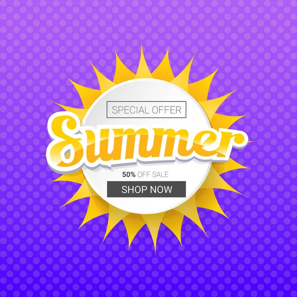 Vetor especial oferta verão rótulo modelo de design. Banner de venda de verão ou crachá com sol e texto no fundo violeta de verão —  Vetores de Stock