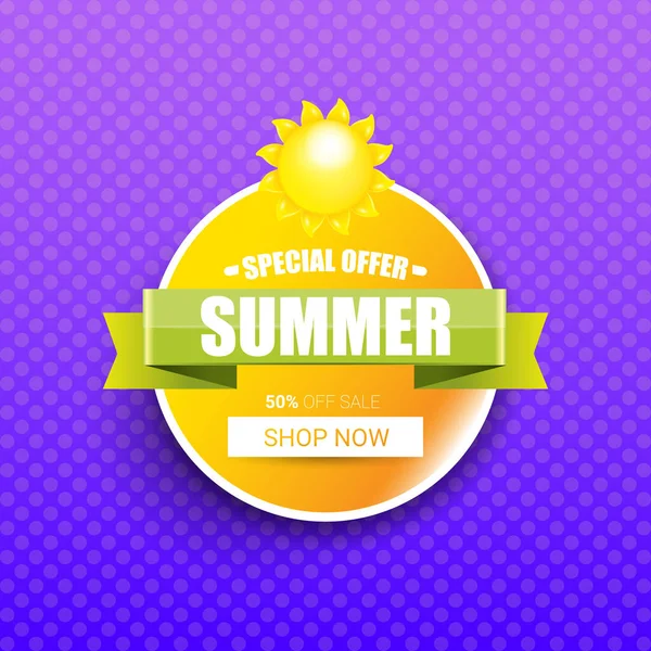ベクトルスペシャルオファー夏ラベルデザインテンプレート。夏の紫色の背景に太陽とテキストと夏の販売バナーやバッジ — ストックベクタ