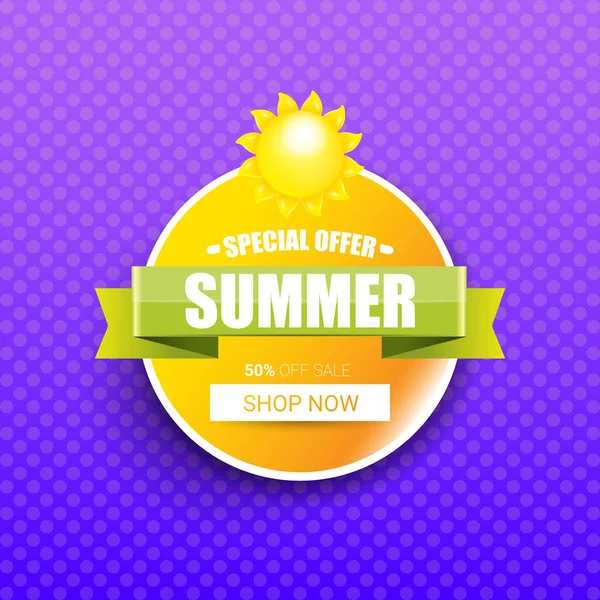 Vector oferta especial plantilla de diseño etiqueta de verano. Banner o insignia de venta de verano con sol y texto sobre fondo violeta de verano — Archivo Imágenes Vectoriales