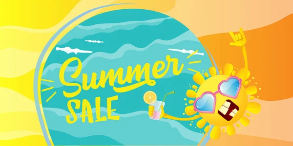 Sommerschlussverkauf Cartoon horizontale Web-Banner oder Vektor-Etikett mit glücklicher Sonne Charakter trägt Sonnenbrille und hält Cocktail isoliert auf horizontalem Hintergrund — Stockvektor