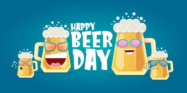 기분좋은 국제 맥주의 날, 파란 배경에 선글라스를 단 웃긴 맥주 잔 친구들이 수평으로 서 있는 행복 한 국제 맥주의 날. 국제 맥주 날 만화 포스터 — 스톡 벡터