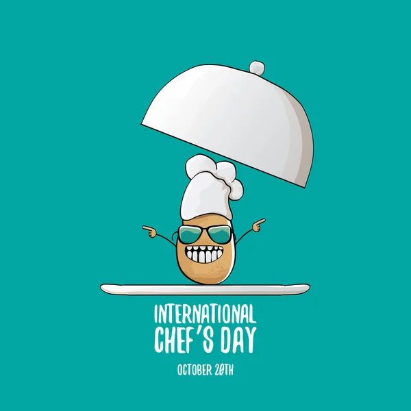 Tarjeta de felicitación o banner internacional del día del chef. vector divertido dibujos animados pequeña papa chef sonriente marrón con sombrero de chef aislado sobre fondo azul. — Archivo Imágenes Vectoriales