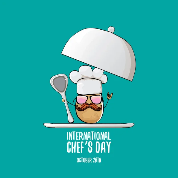 Tarjeta de felicitación o banner internacional del día del chef. vector divertido dibujos animados pequeña papa chef sonriente marrón con sombrero de chef aislado sobre fondo azul. — Archivo Imágenes Vectoriales