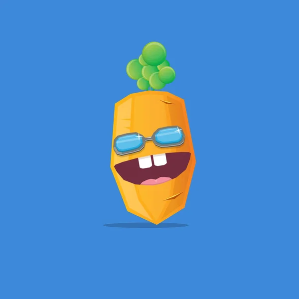 Vetor engraçado personagem de cenoura de desenho animado com óculos de sol isolados em fundo azul. funky sorrindo caráter vegetal verão — Vetor de Stock