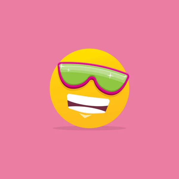 Glimlachend gezicht met zonnebril emoji geïsoleerd op roze achtergrond. Glimlach icoon of label. Teken voor sociale media — Stockvector