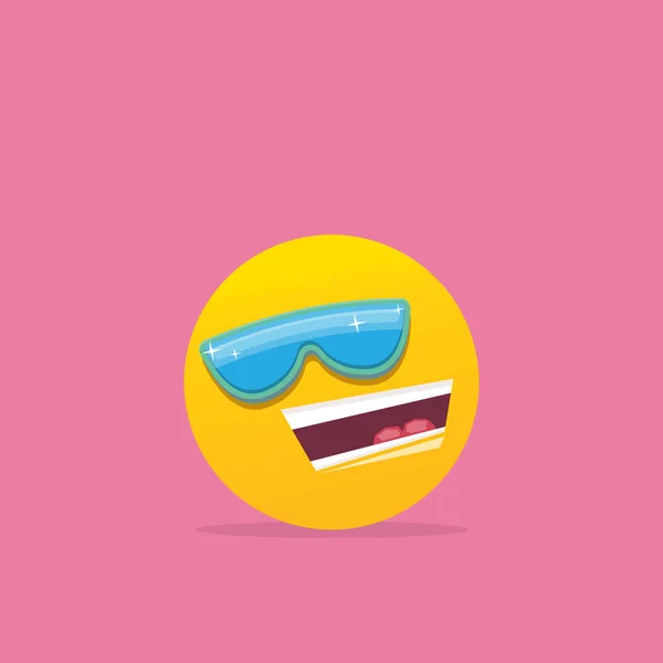 Glimlachend gezicht met zonnebril emoji geïsoleerd op roze achtergrond. Glimlach icoon of label. Teken voor sociale media — Stockvector