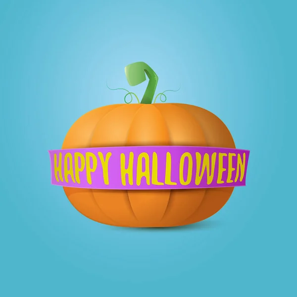 Šťastný Halloween kreativní přání nebo ikona s velkou oranžovou realistickou vektorovou dýní a stuhou na azurovém pozadí. Funky kids Halloween banner or label with halloween text . — Stockový vektor