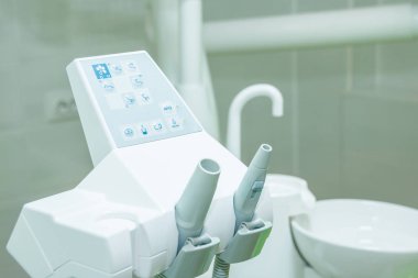 Ekipman ve diş hekimleri Office diş aletleri. modern araçları yakın çekim. Diş Hekimliği. Farklı diş aletleri ve araçları bir dişçi ofisinde.