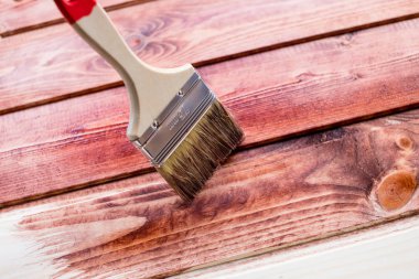 Ahşap Komiteler boyama işlemi. Ahşap plakalar geri. Fotoğrafı kapatın. ahşap doku arka planda, ahşap Resepsiyon fırça. Kopya alanı