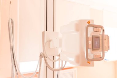 X-ray makinesi yakın bir hastanede röntgen tablo ile çağdaş tıbbi center.device içinde. X-ray cihazları .operating Oda X-ray tıbbi tarama ile. Seçici odak. Kopya alanı