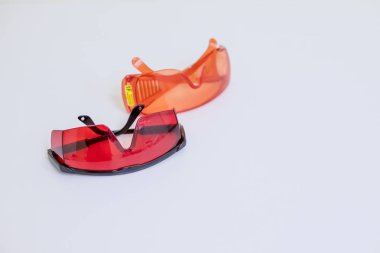 Beyaz bir arka plan üzerinde izole koruyucu gözlük gözlük. Beyaz arka plan üzerinde izole Transporent gözlük. Space.Dentistry araçlar için dişçi kopyalayabilirsiniz, modelleme, araçları oyma, Emanet koruyucu gözlük