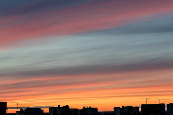 Широкий Снимок Города Заката Которые Освещают Небо Показать Творчество Искусства — стоковое фото