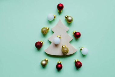 Noel tebrik kartı. Metin alanı. Noel Ahşap oyuncaklar. Üstten görünüm. Uzay kopyalayın. Noel desen. küçük vintage renkli süslemeleri. Neşeli Noel ve yeni yıl postcard.winter tatil kompozisyon