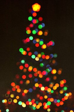 Parlak Noel ağacı, arka plan. Noel arka plan ışık parlayan ile. Mutlu Noeller ve mutlu yeni yıl tebrik kartı. Noel sihirli ağaç