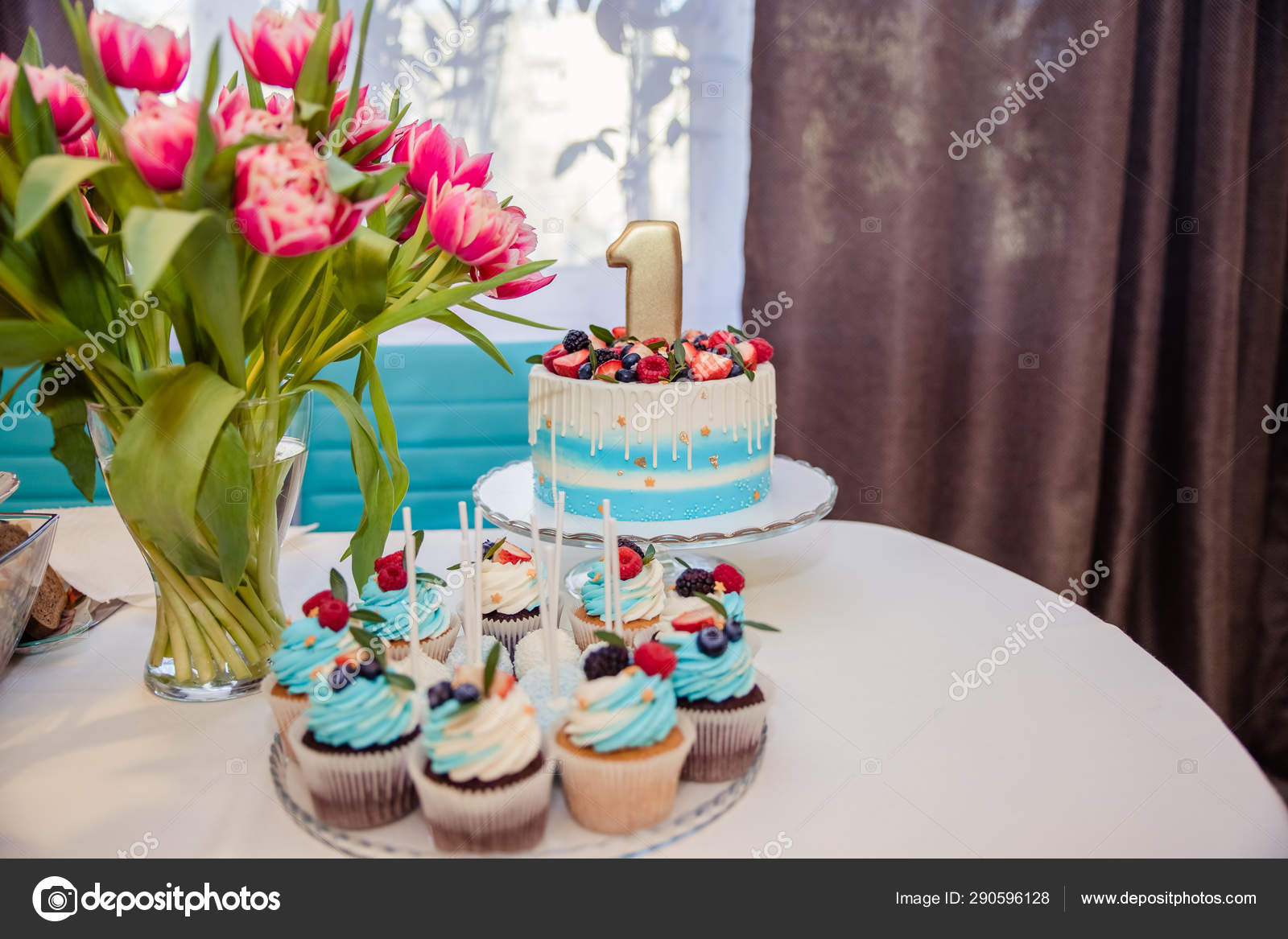 Candy Bar Decore De Bonbons Cupcakes Et Gateau Pour La Fete Du 1er Anniversaire La Decoration Candy Bar Decore De Bonbons Cupcakes Et Gateau Pour La Fete Du 1er Anniversaire La Decoration