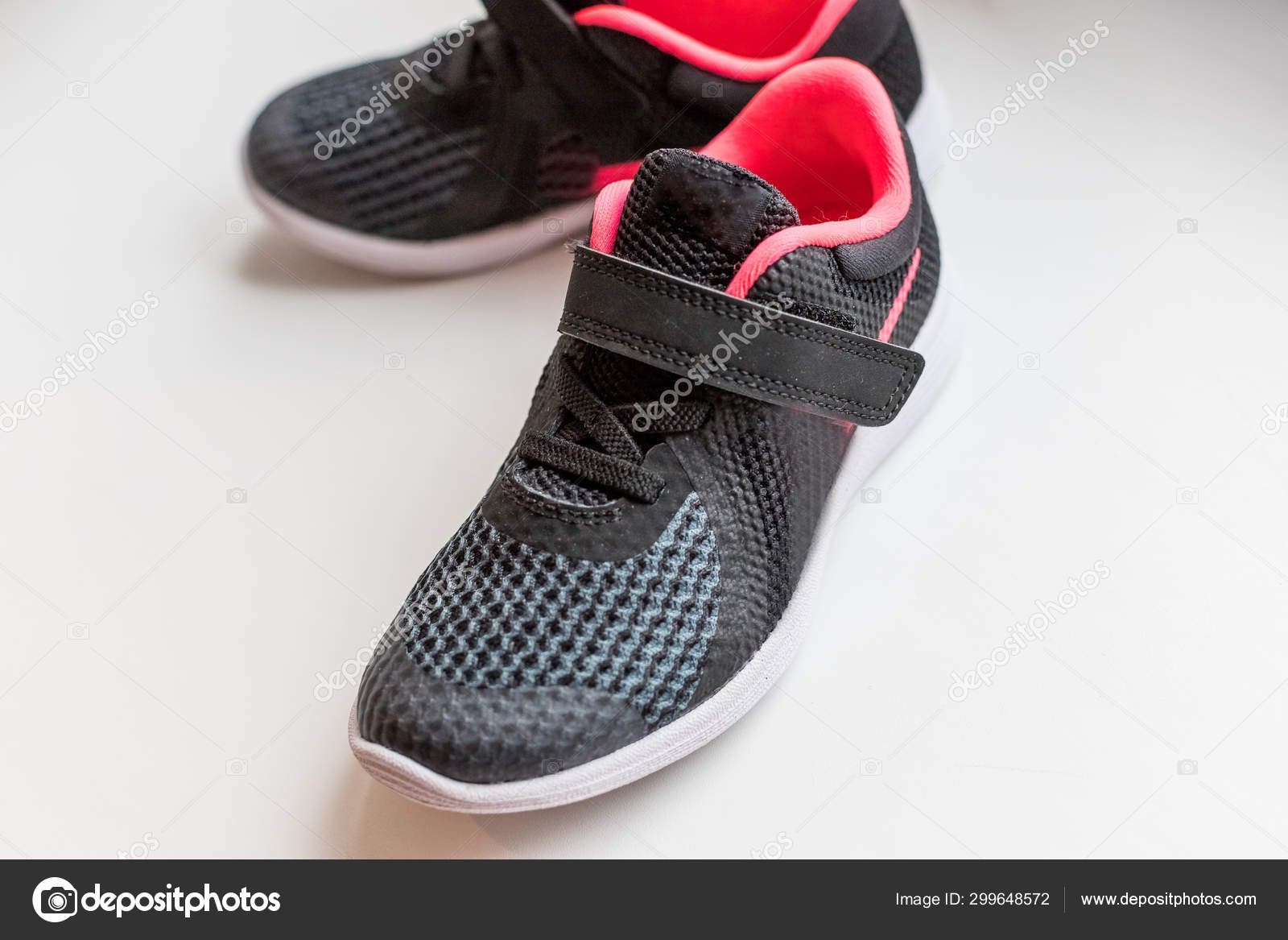 kids black sport shoes