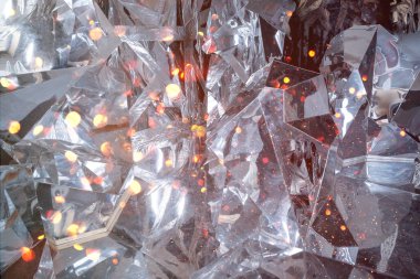 Buz doku ve gümüş, altın bokeh ışıkları ile Soyut kış arka plan. Soyut parıltılı arka plan. Parlak pırıltılı bokeh noel. Defokus Işık, Titreyen Işıklar.Kış için Duvar Kağıdı