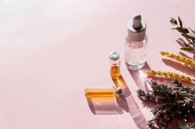 Lavanta yağı, doğal yüz ve vücut güzellik bakımı. Ev yapımı kozmetik malzemeleri: temel yağ, lavanta. Evde doğal aromatizasyon. Organik temizlik, maske ve vücut kremi.