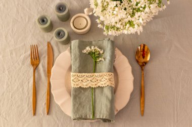 Bahar ya da yaz sofra kıyı tarzı. 