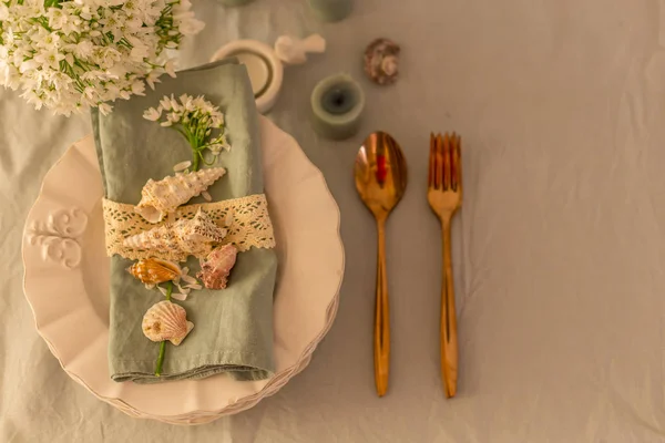 Spring or summer table setting in coastal style. — Stock Photo, Image