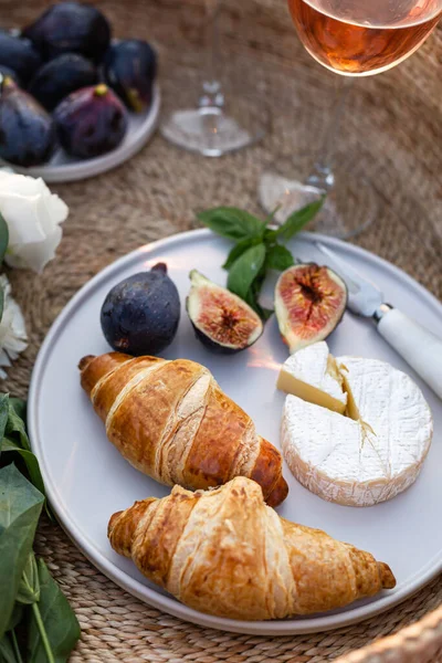 Croissants, figs and camamber cheese in a white ceramic plate — Stock Photo, Image