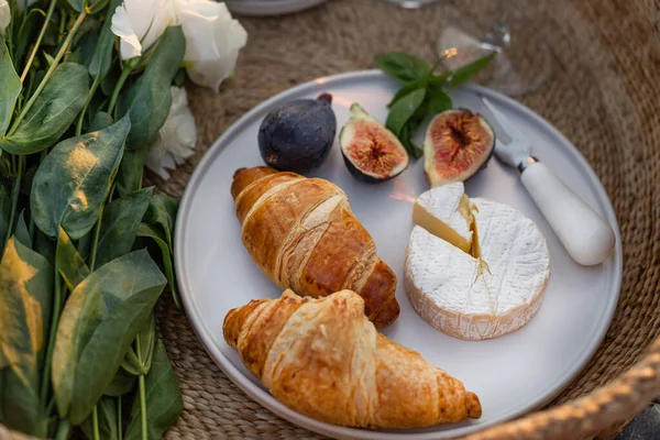 Croissants, figs and camamber cheese in a white ceramic plate — Stock Photo, Image