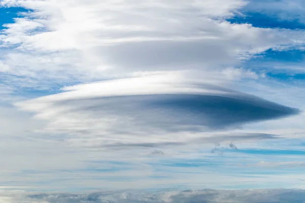 Una Nube Cumulonimbus Forma Disco Grigio Sul Mediterraneo — Foto Stock