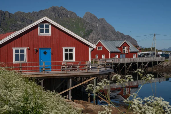 Norveç 'in körfez kıyısındaki balıkçı köyü Lofoten, Norveç