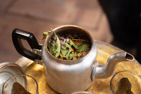 Tea Fém Teáskanna Háttérben Közelről — Stock Fotó