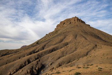 güneşli bir günde Atlas sıradağlarının pitoresk görünümü, Fas