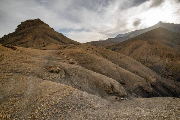 yaz güneşli bir günde geniş Atlas dağ panoramik görünümü, Fas