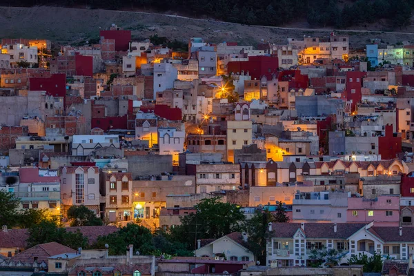 Vue Nocturne Maisons Illuminées Dans Ville Ifrane Maroc — Photo