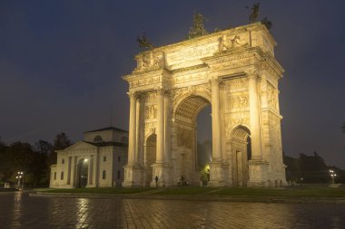 Milan, Lombardiya, İtalya: Kemer de akşam Arco della Pace bilinen