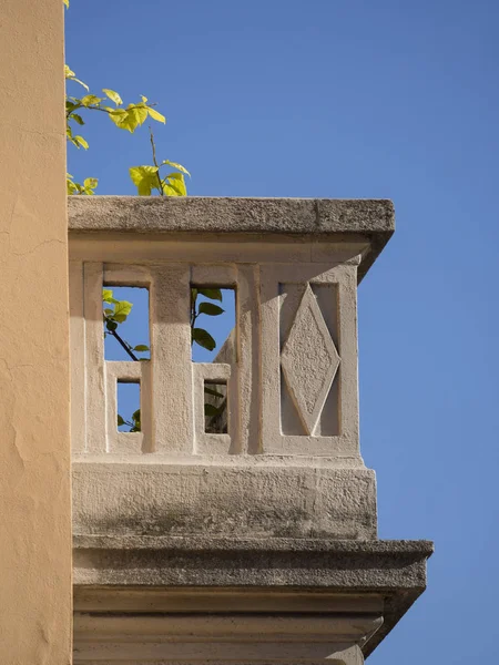 Milão Lombardia Itália Uma Varanda Pedra Com Vaso Planta Antiga — Fotografia de Stock