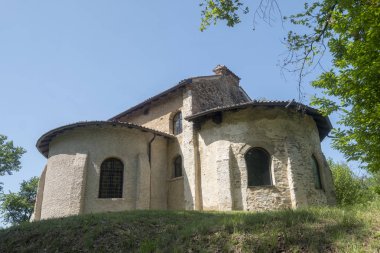 Barberaz (Varese, Lombardiya, İtalya) arkeolojik alan: bir köy kalıntıları yok 13. yüzyılda. UNESCO dünya mirası. Kilise