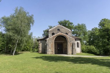 Barberaz (Varese, Lombardiya, İtalya) arkeolojik alan: bir köy kalıntıları yok 13. yüzyılda. UNESCO dünya mirası. Kilise