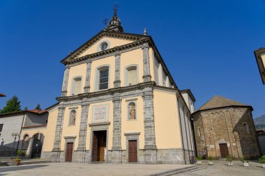 Oggiono, Lecco, Lombardiya, İtalya: Sant'Eufemia kilisede, Barok tarzı ve San Giovanni Battista, Vaftizhane Romanesk tarzı (11.asır)
