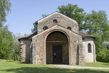 Barberaz (Varese, Lombardiya, İtalya) arkeolojik alan: bir köy kalıntıları yok 13. yüzyılda. UNESCO dünya mirası. Kilise