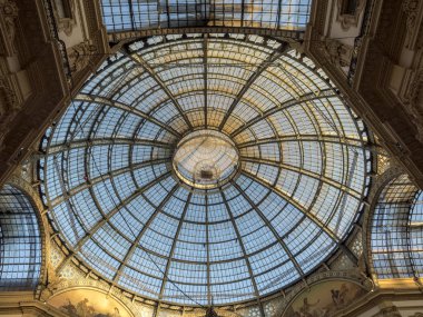 Milan, Lombardiya, İtalya: Galeri Vittorio Emanuele Noel