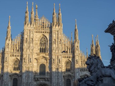Milan, Lombardiya, İtalya: Ortaçağ Katedrali (Duomo cephe)