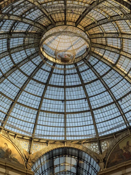 Milan, Lombardiya, İtalya: Galeri Vittorio Emanuele Noel