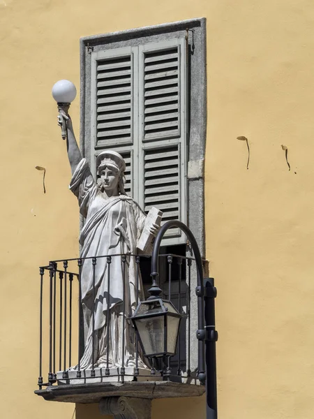 Historische Gebäude Domodossola Verbano Cusio Ossola Piemont Italien Eine Statue — Stockfoto
