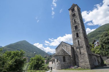 Villadossola, Verbano Cusio Ossola, Piedmont, İtalya: dış Ortaçağ San Bartolomeo kilisenin