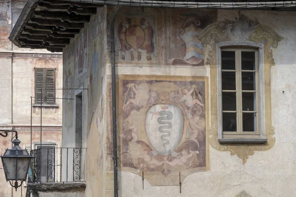 オルタ ジューリオ ストレーザ クジオ オッソラ ピエモンテ イタリア 古い典型的な通り — ストック写真