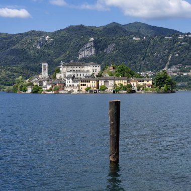 Orta San Giulio, Verbano Cusio Ossola, Piedmont, İtalya: San Giulio Adası ve yaz gölde