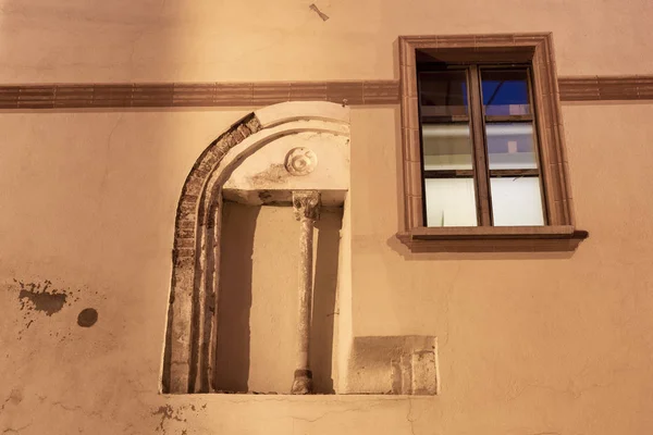 Palácio Histórico Boves Cuneo Piemonte Itália Noite Janelas — Fotografia de Stock