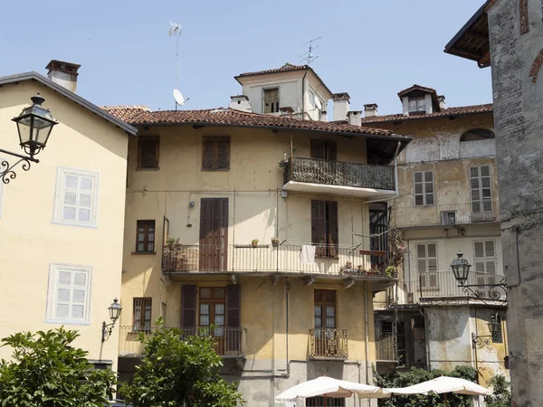 Saluzzo Cuneo Piemonte Itália Edifícios Históricos Longo Uma Antiga Rua — Fotografia de Stock