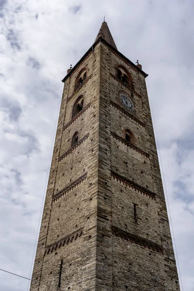 Bagnolo Piemonte Cuneo Piedmont 意大利 中世纪钟楼的圣皮埃特罗在 Vin共有教堂 — 图库照片