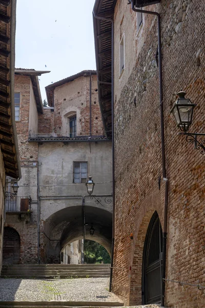 Saluzzo Cuneo Piemonte Italië Historische Gebouwen Langs Een Oude Typische — Stockfoto
