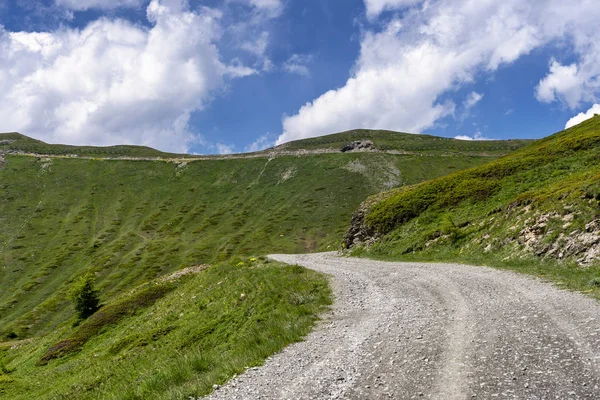 Mountain landscape along the road to Colle dell'Assietta — Stock Photo, Image